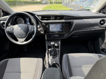 52787908-toyota-auris-2017