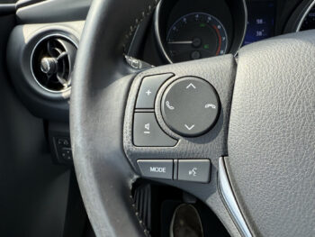 52787908-toyota-auris-2017