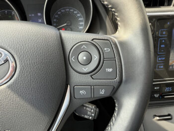 52787908-toyota-auris-2017