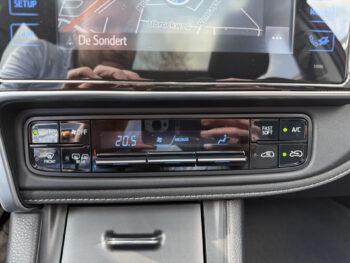 52787908-toyota-auris-2017