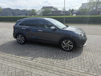 52853167-kia-niro-2018