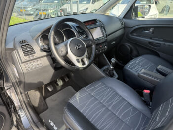 52900791-kia-venga-2015