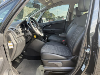 52900791-kia-venga-2015