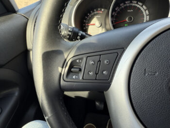 52900791-kia-venga-2015