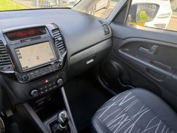 52900791-kia-venga-2015