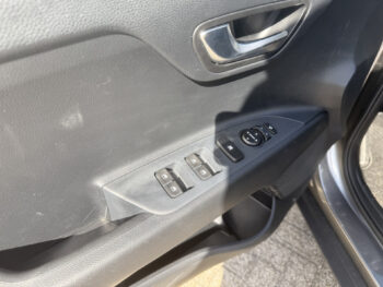 52978385-kia-stonic-2025
