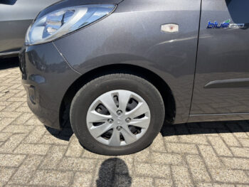 53013106-hyundai-i10-2013