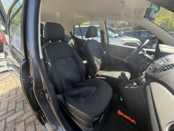 53013106-hyundai-i10-2013