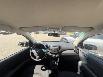 53013106-hyundai-i10-2013