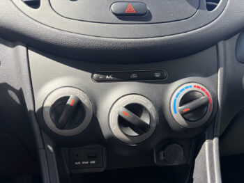 53013106-hyundai-i10-2013