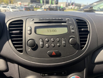 53013106-hyundai-i10-2013