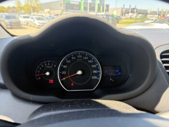 53013106-hyundai-i10-2013