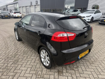 53428506-kia-rio-2012
