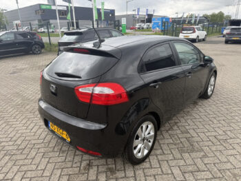 53428506-kia-rio-2012