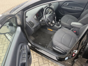 53428506-kia-rio-2012