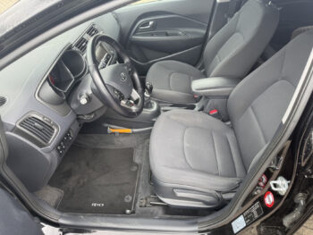 53428506-kia-rio-2012