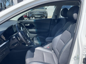 55117927-kia-niro-2021