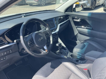 55117927-kia-niro-2021