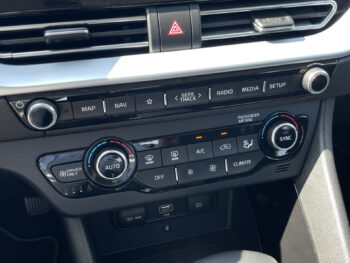 55117927-kia-niro-2021