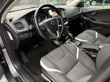 56016997-volvo-v40-2018