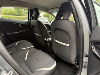 56016997-volvo-v40-2018