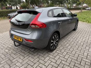 56016997-volvo-v40-2018