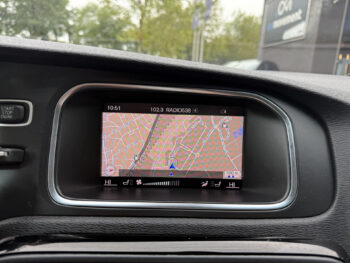 56016997-volvo-v40-2018