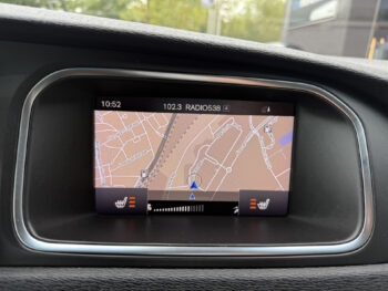 56016997-volvo-v40-2018