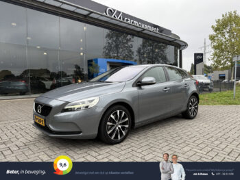 56016997-volvo-v40-2018