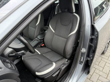 56016997-volvo-v40-2018