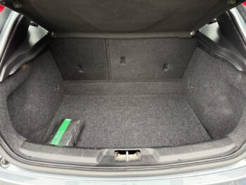 56016997-volvo-v40-2018