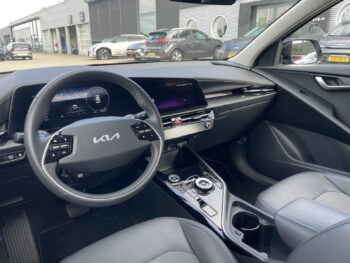 56159025-kia-niro-1-6-hev-dynamicline-camera-navi-parkeersensoren-2022