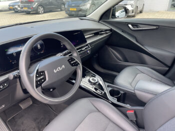 56159025-kia-niro-1-6-hev-dynamicline-camera-navi-parkeersensoren-2022