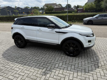 56168492-land-rover-range-rover-evoque-2013