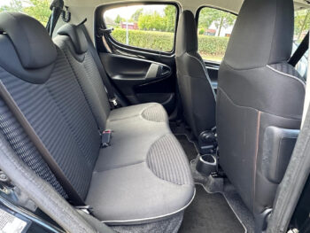 56302428-peugeot-107-2013
