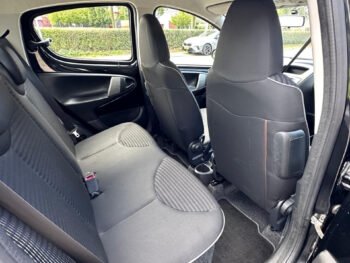 56302428-peugeot-107-2013
