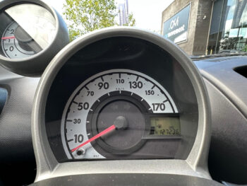 56302428-peugeot-107-2013