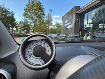 56302428-peugeot-107-2013