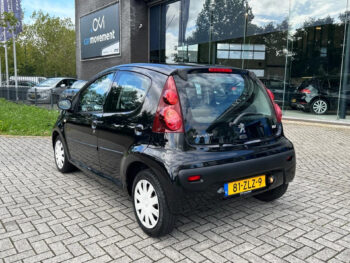 56302428-peugeot-107-2013