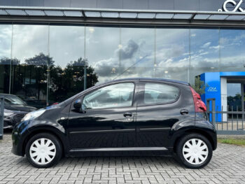 56302428-peugeot-107-2013