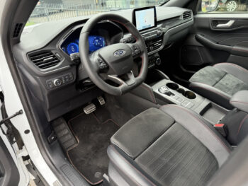 56330662-ford-kuga-2023