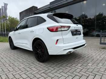 56330662-ford-kuga-2023