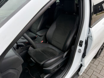 56330662-ford-kuga-2023