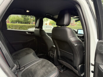 56330662-ford-kuga-2023