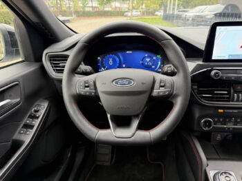 56330662-ford-kuga-2023