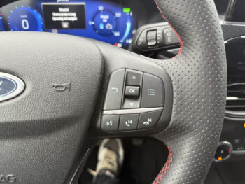 56330662-ford-kuga-2023