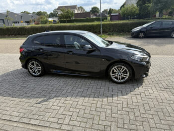 56395595-bmw-1-serie-2023