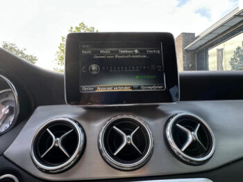 56511348-mercedes-benz-gla-2015