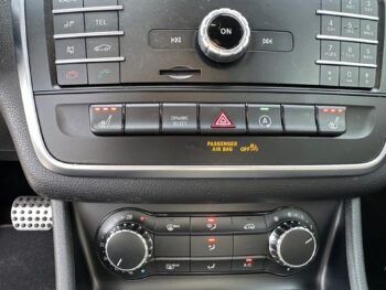 56511348-mercedes-benz-gla-2015