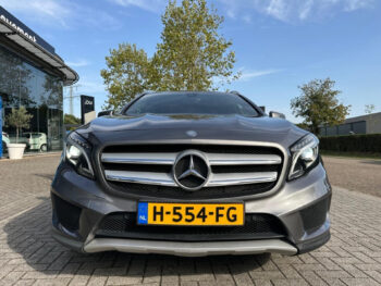56511348-mercedes-benz-gla-2015